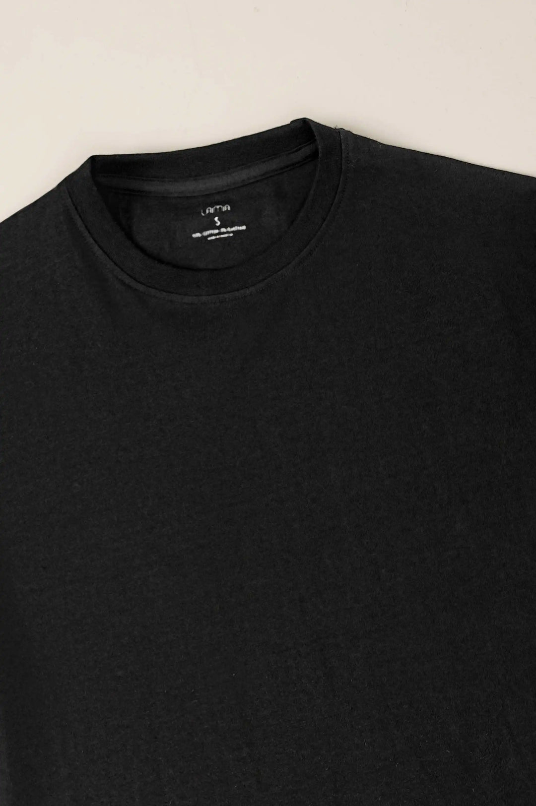 Black regular crew neck t-shirt
