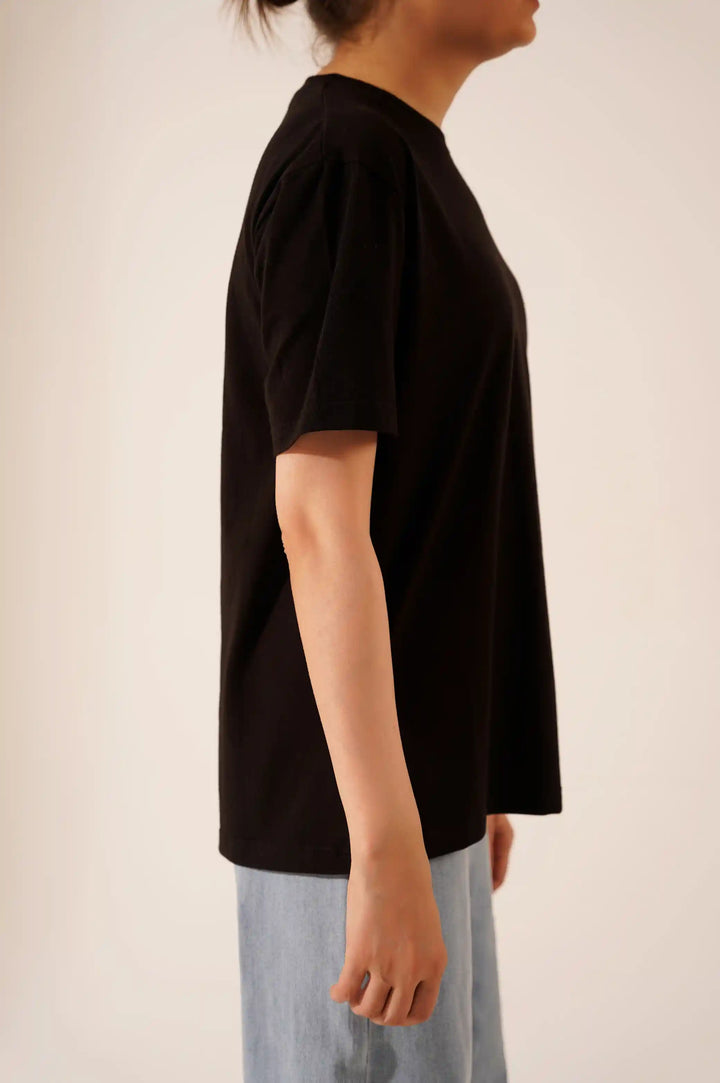 Black regular crew neck t-shirt