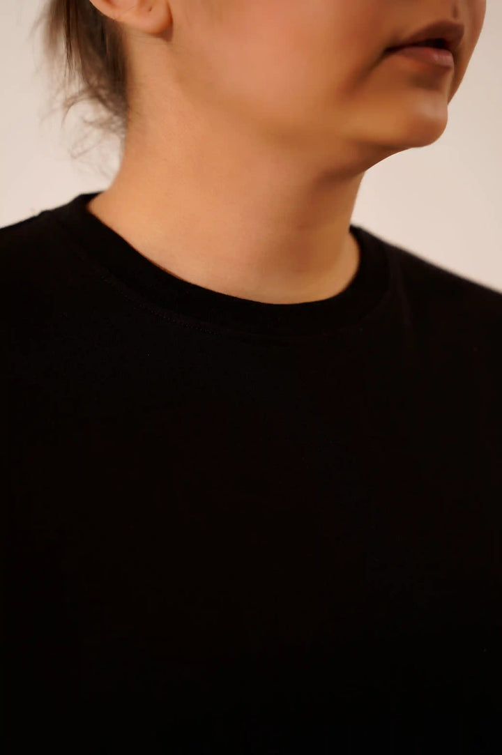 Black regular crew neck t-shirt