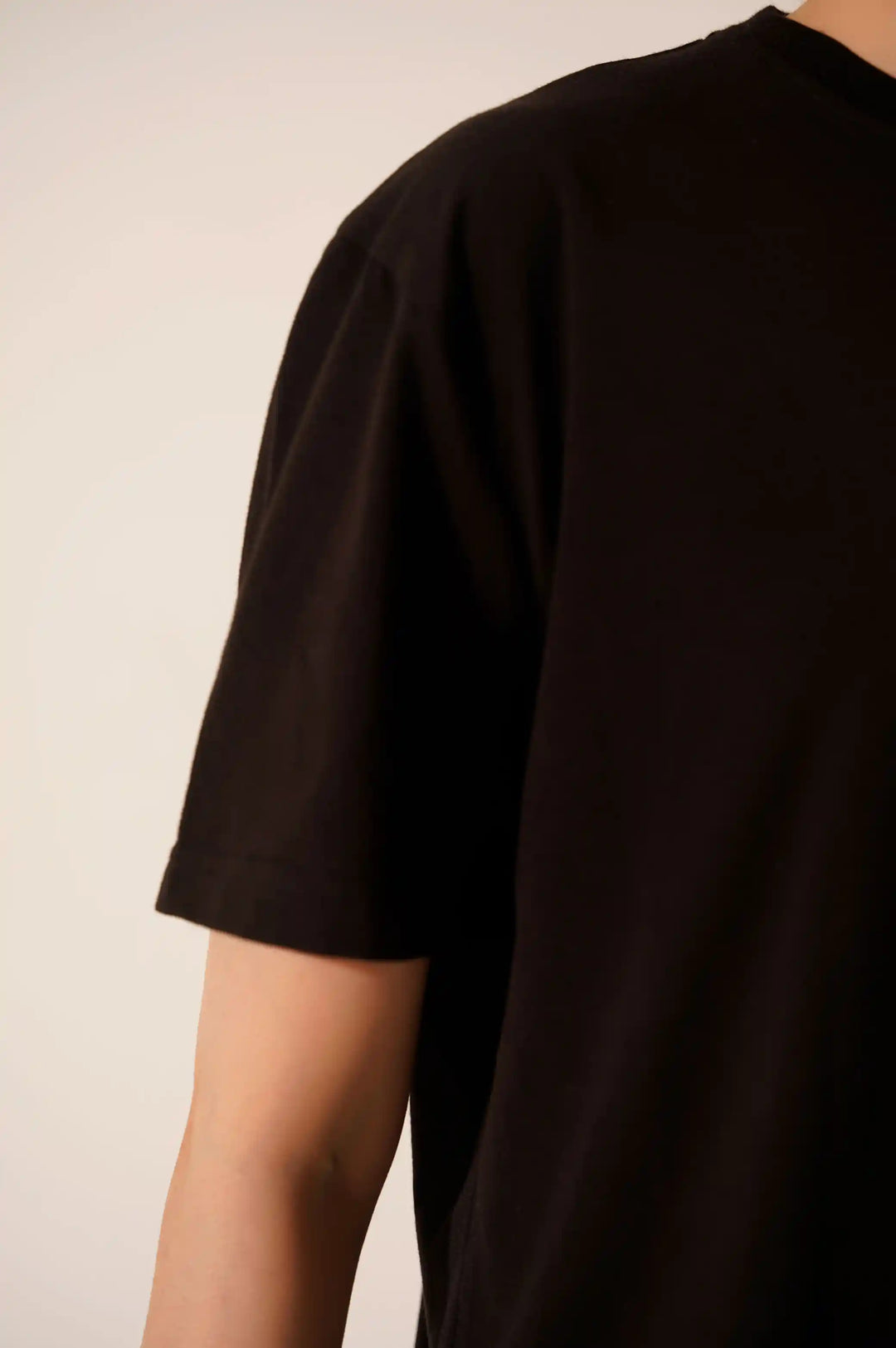 Black regular crew neck t-shirt