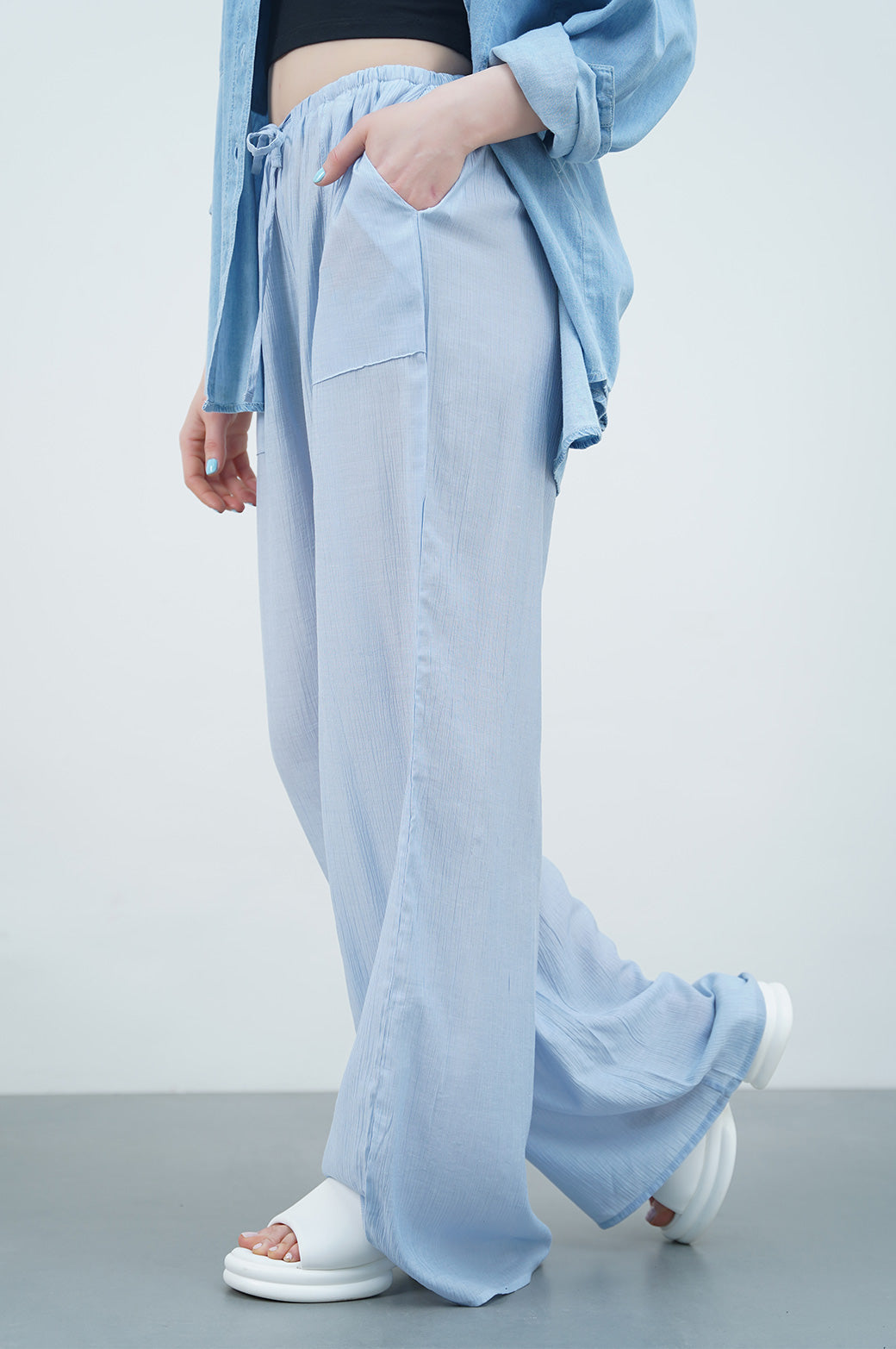 BLUE EVERYDAY CRINKLE PANTS