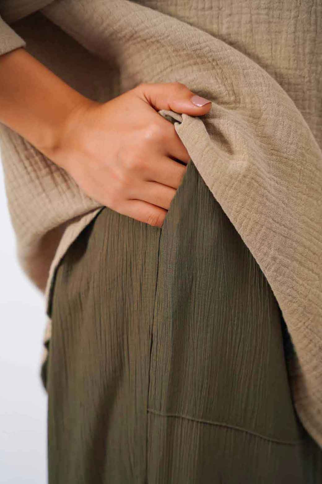 OLIVE EVERYDAY CRINKLE PANTS