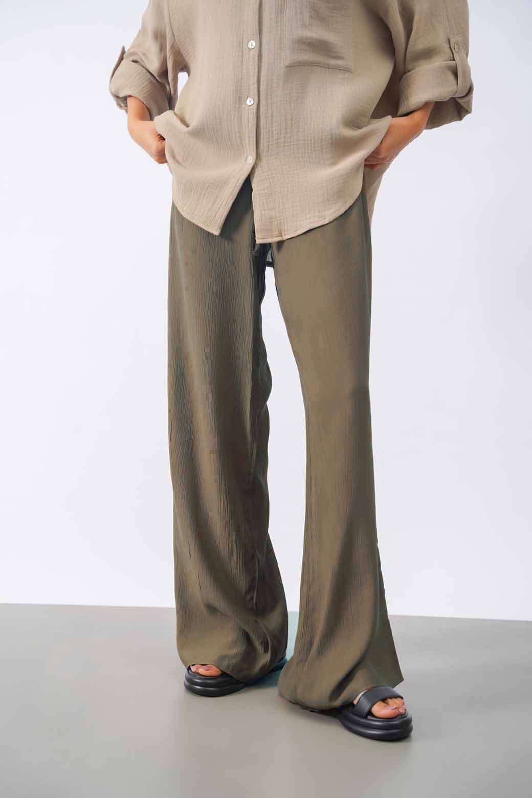 OLIVE EVERYDAY CRINKLE PANTS
