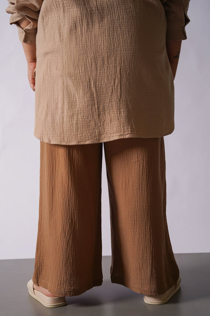 CAMEL CURVE MUSLIN PANTS