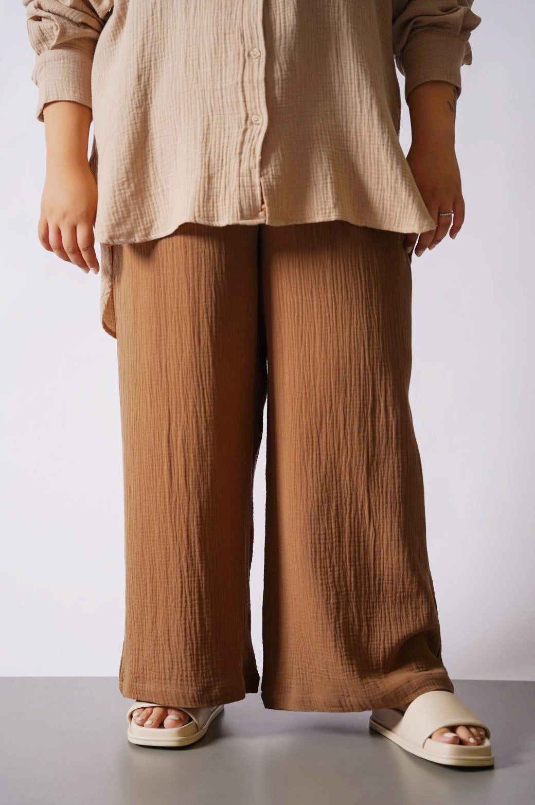 LIGHT CAMEL CURVE MUSLIN PANTS