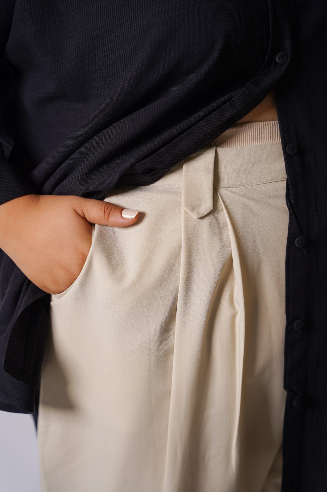 BEIGE CURVE SLOUCHY PANTS