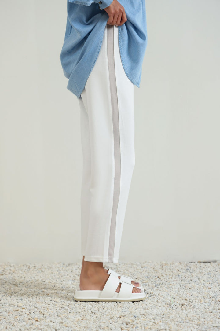 WHITE DAILY SLACKS WITH STRIPE