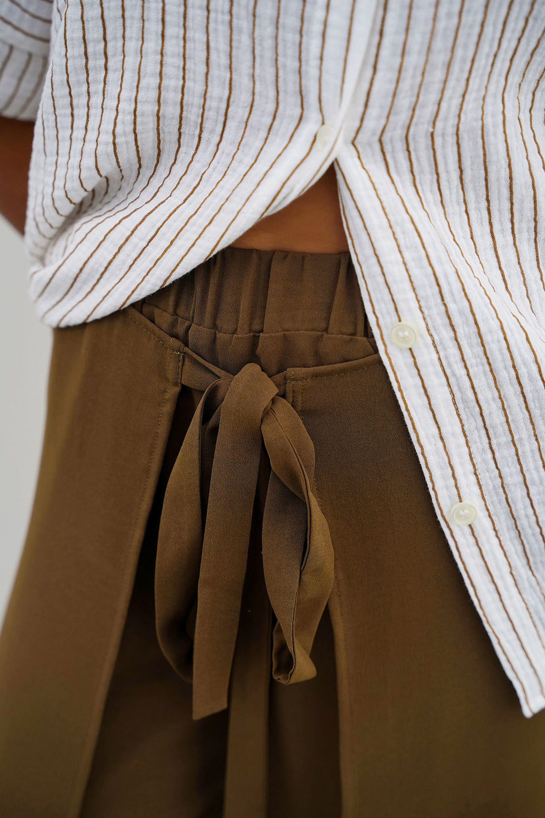 BROWN TIE-AROUND RESORT PANTS