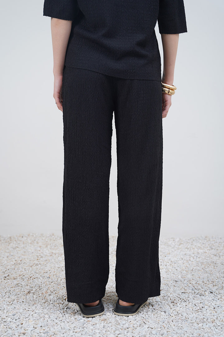 BLACK TEXTURED STRETCHY PANTS