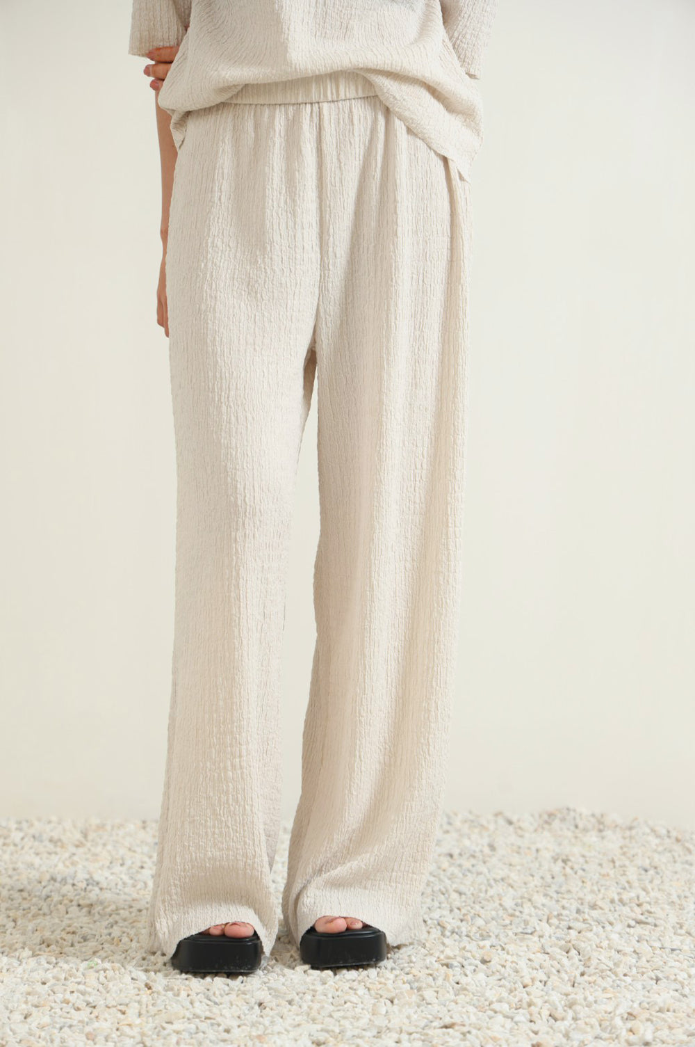 OFF WHITE TEXTURED STRETCHY PANTS