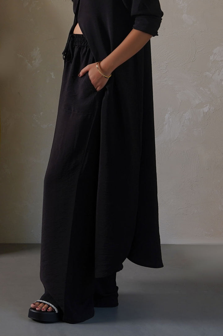 BLACK LONG FLOWY PANTS