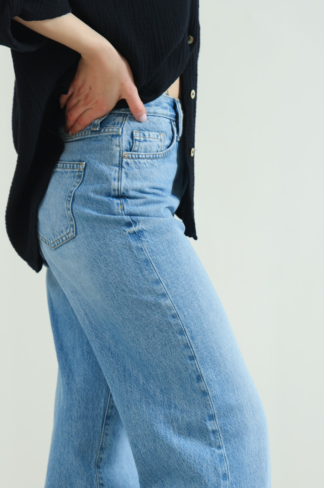 LIGHT BLUE WIDE LONG JEANS