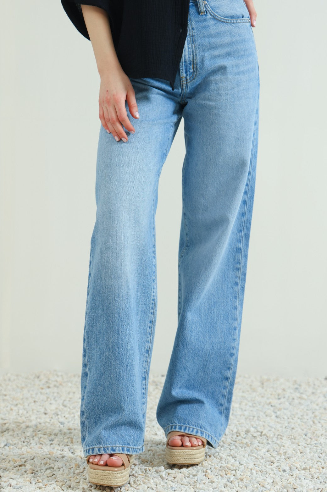 LIGHT BLUE WIDE LONG JEANS