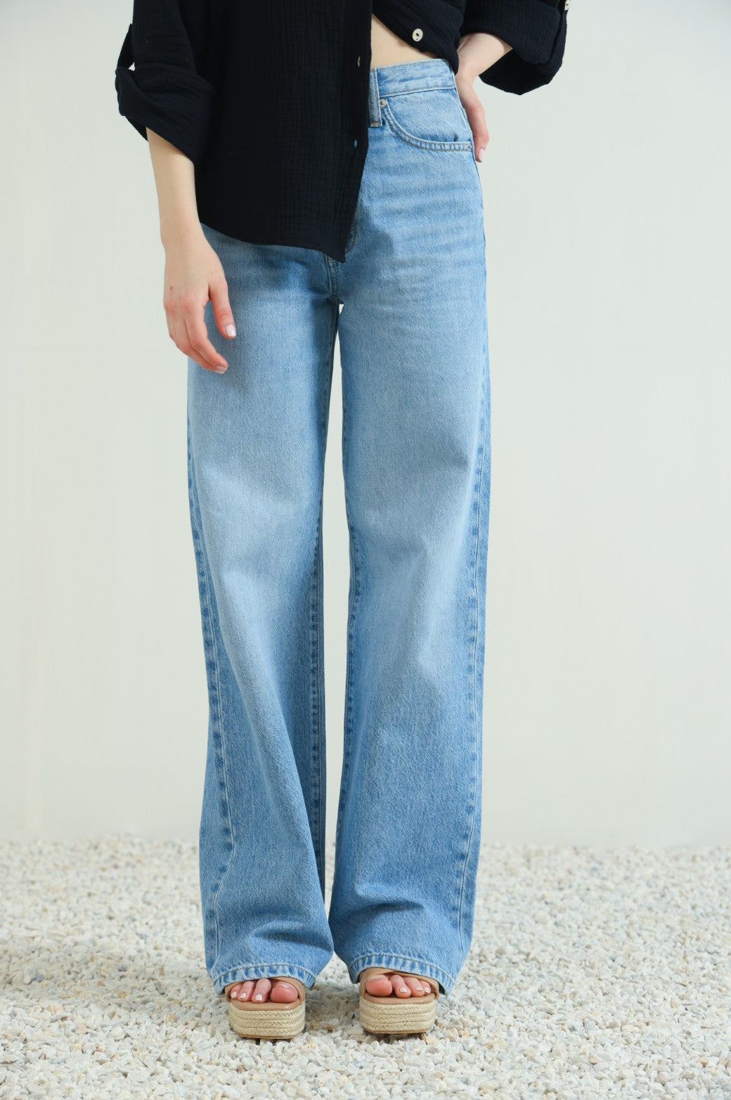 LIGHT BLUE WIDE LONG JEANS