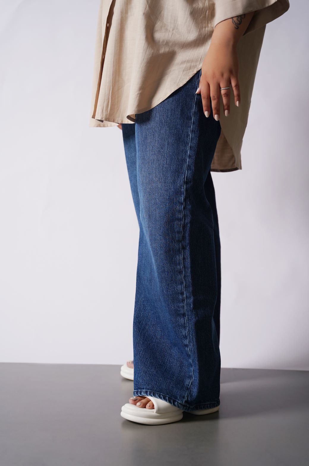 MID BLUE CURVE WIDE LONG JEANS