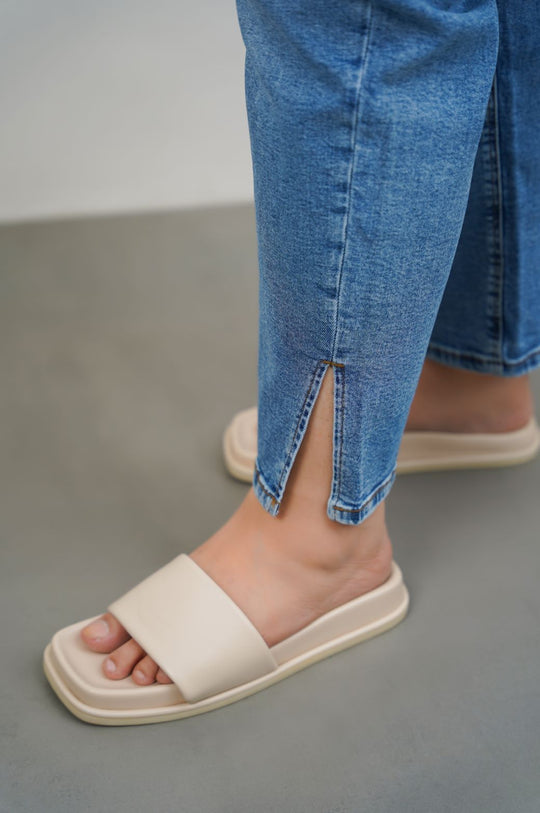 MID-BLUE CURVE SLIM CROPPED JEANS