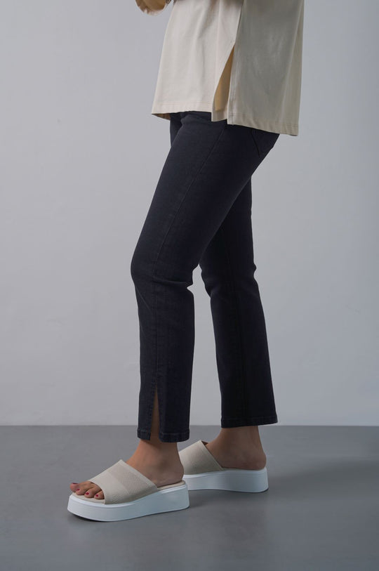 BLACK ANKLE CROPPED SLIM JEANS
