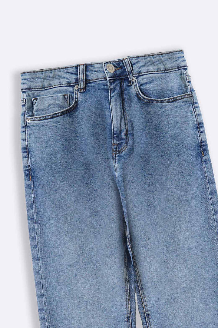 MID BLUE ANKLE CROPPED SLIM JEANS