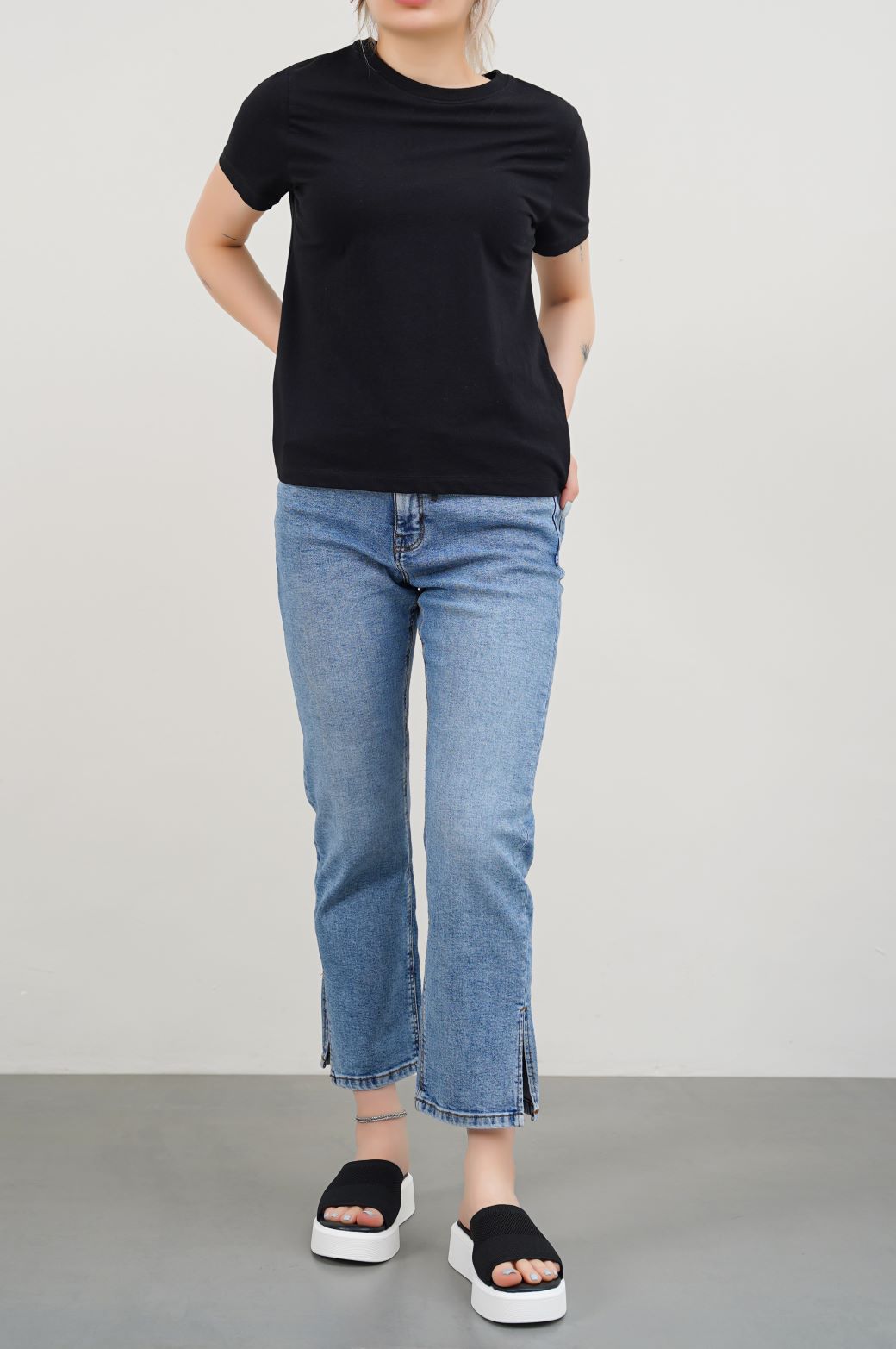 MID BLUE ANKLE CROPPED SLIM JEANS