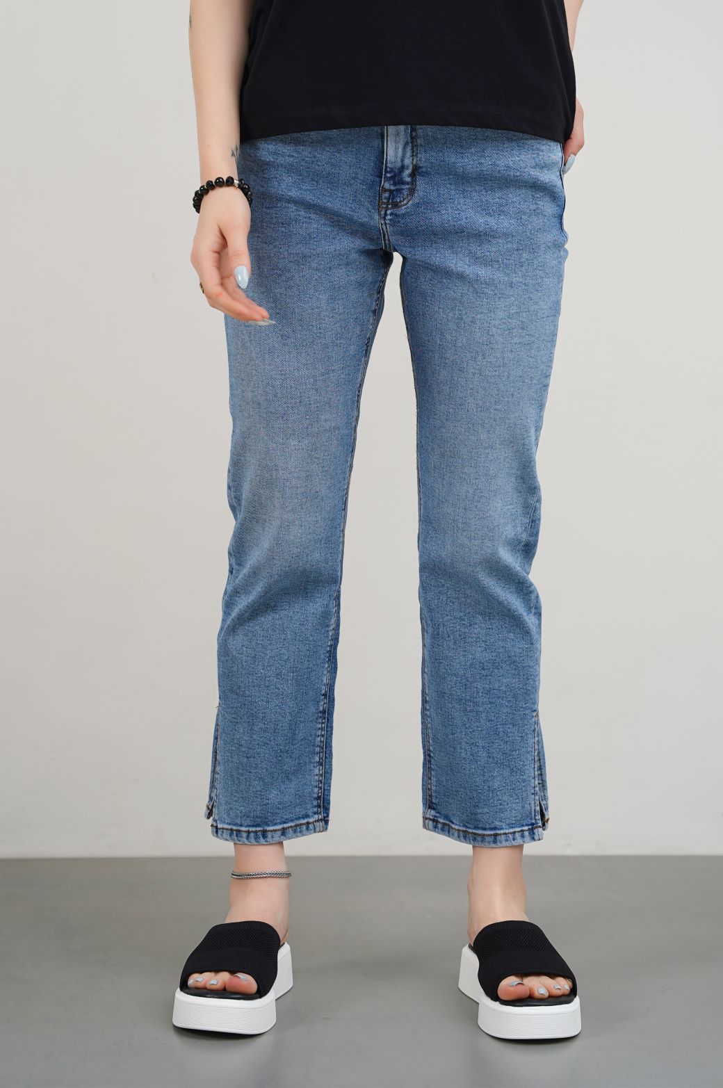 MID BLUE ANKLE CROPPED SLIM JEANS