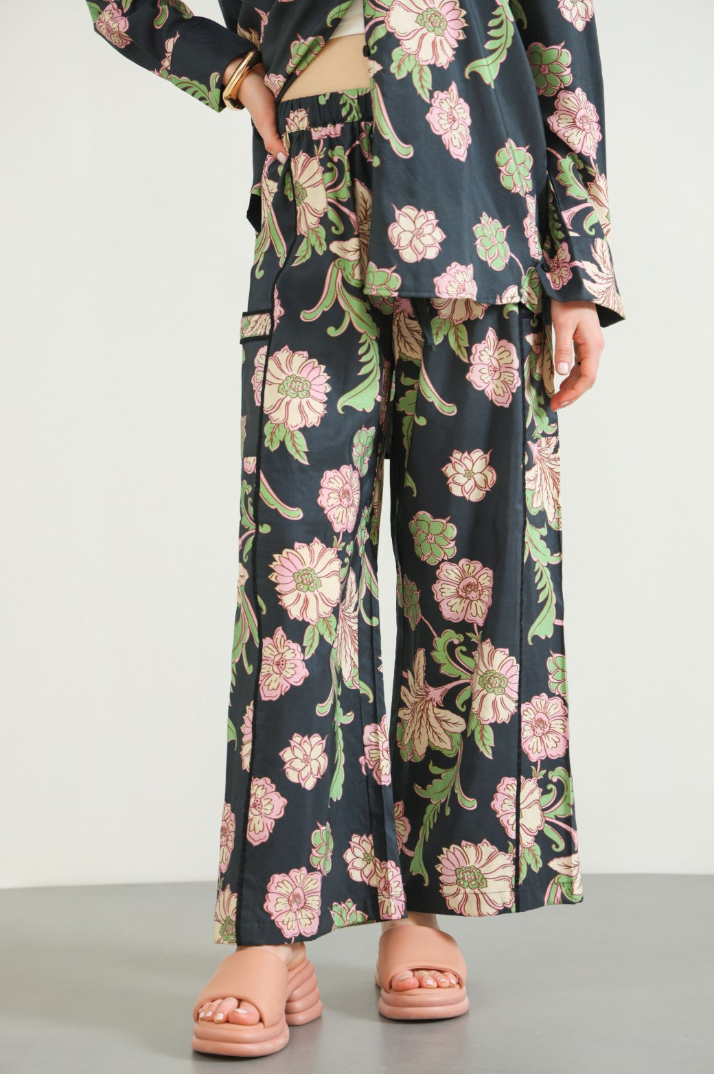 MULTI NIGHT GARDEN PRINTED PANTS