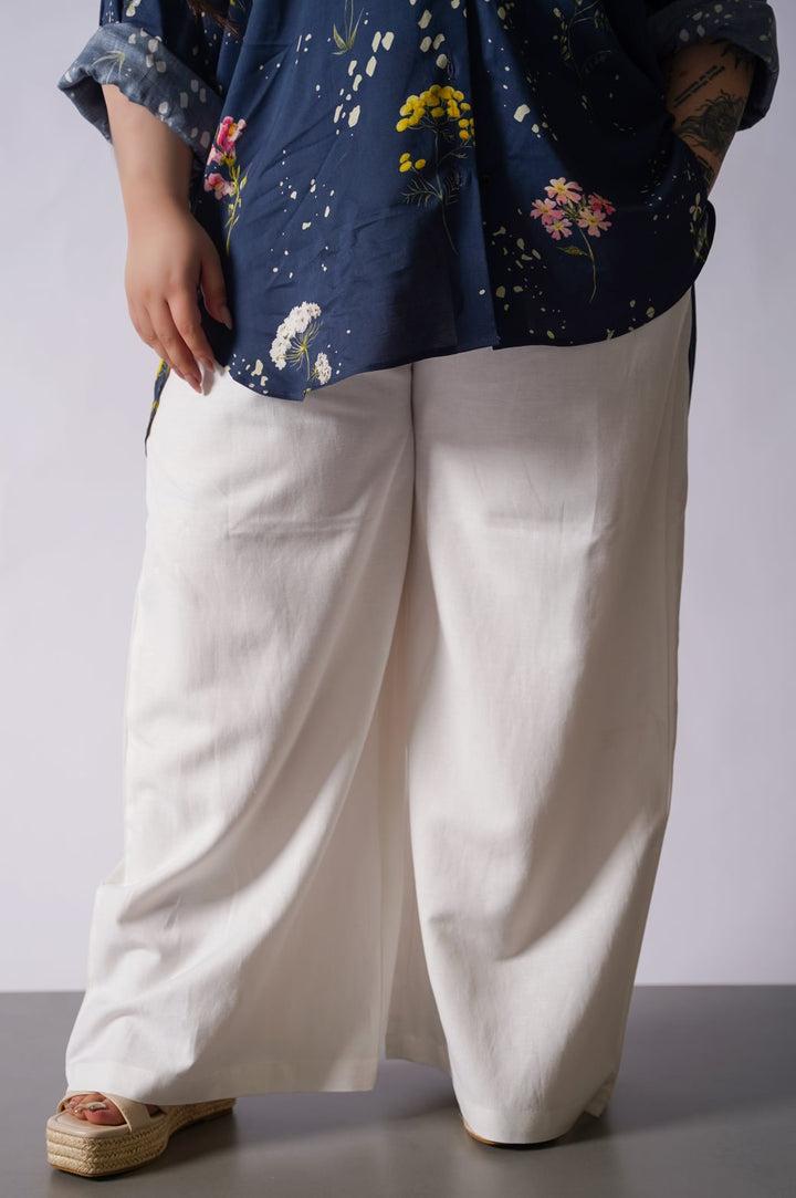 WHITE CURVE WIDE TROUSERS