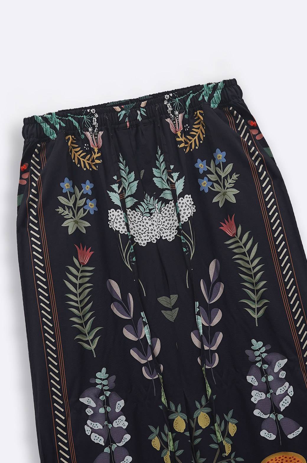 BLACK WHIMSICAL FLORAL CULOTTES