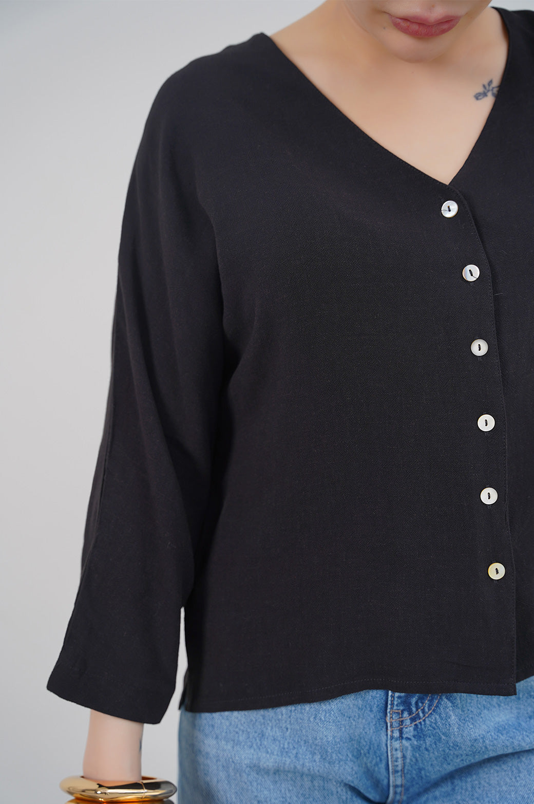 BLACK FLOWY DAY BLOUSE