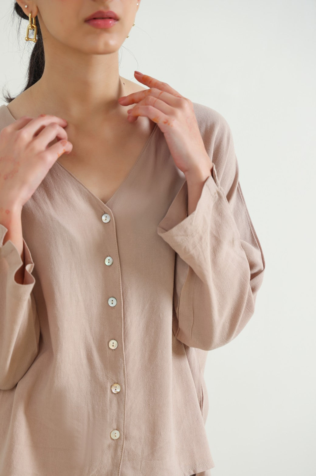 KHAKI FLOWY DAY BLOUSE