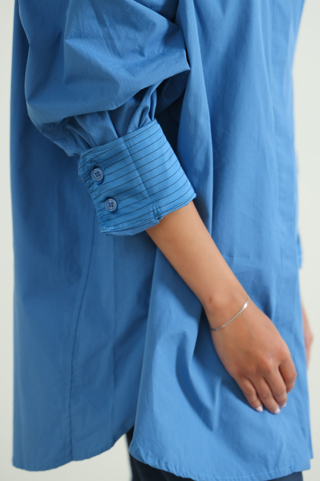 BLUE CONTRAST COLLAR BUTTON DOWN