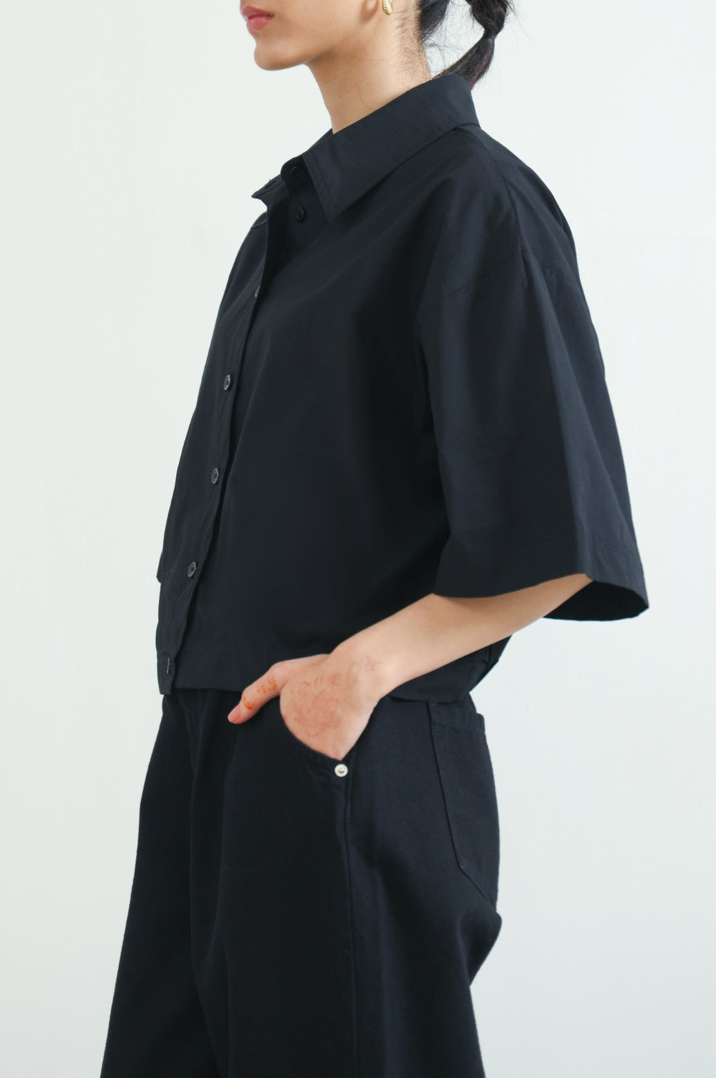 BLACK SHORT SHIRT WITH STRETCHY BACK