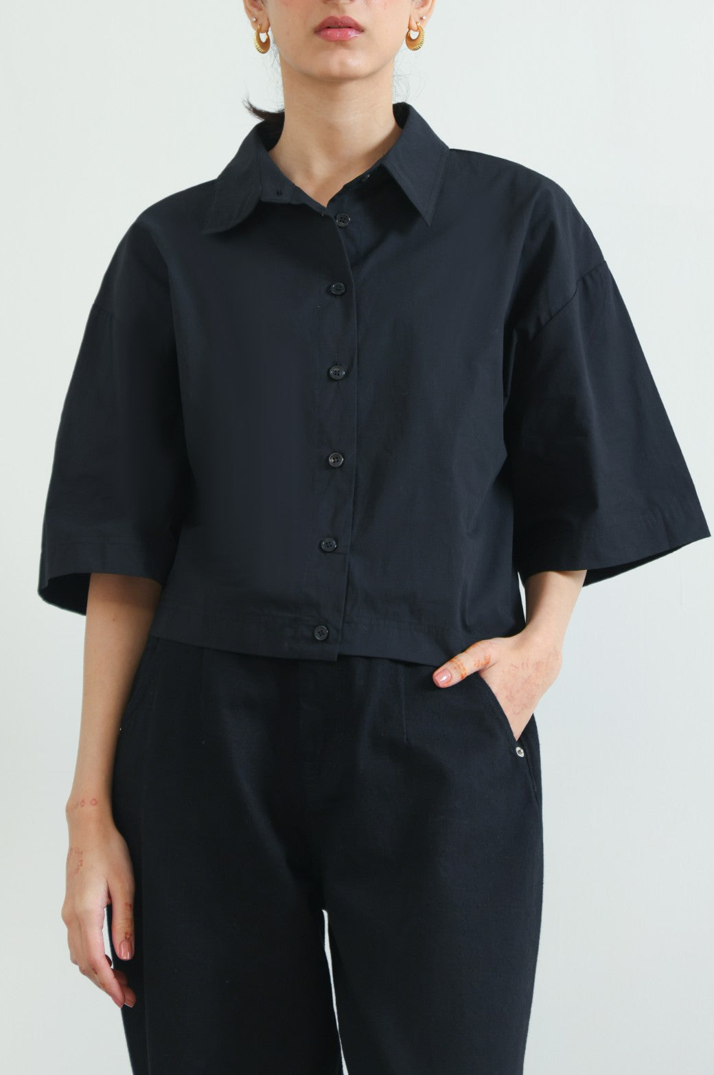 BLACK SHORT SHIRT WITH STRETCHY BACK