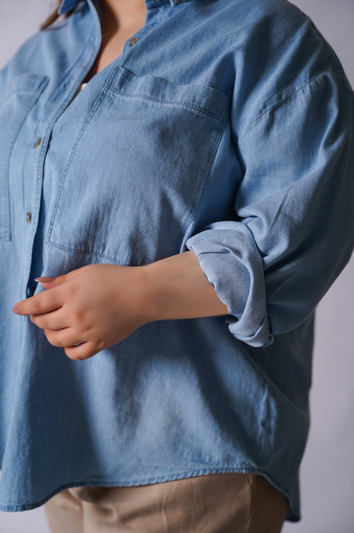 MID BLUE CURVE DENIM SHIRT