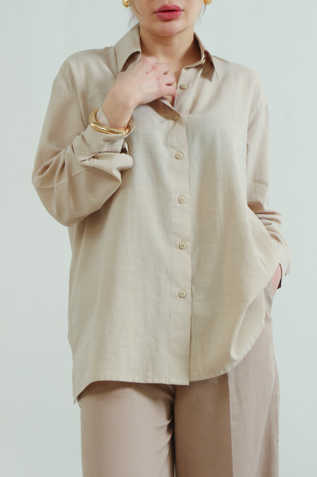 BEIGE BASIC BUTTON DOWN SHIRT