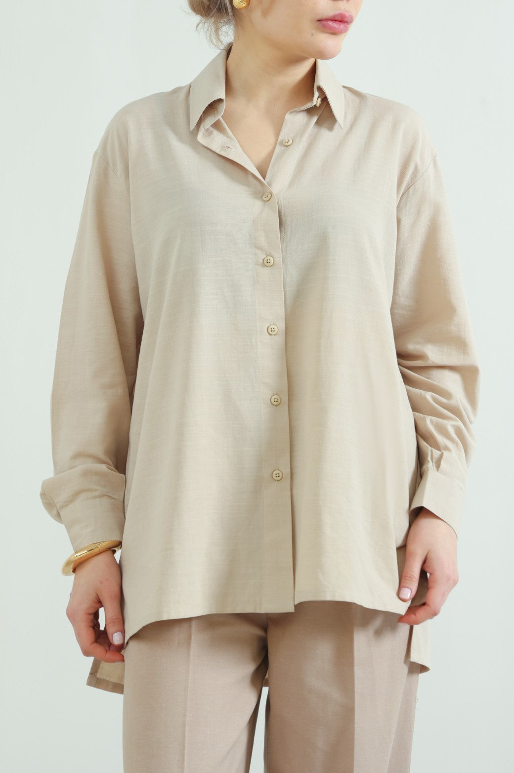 BEIGE BASIC BUTTON DOWN SHIRT