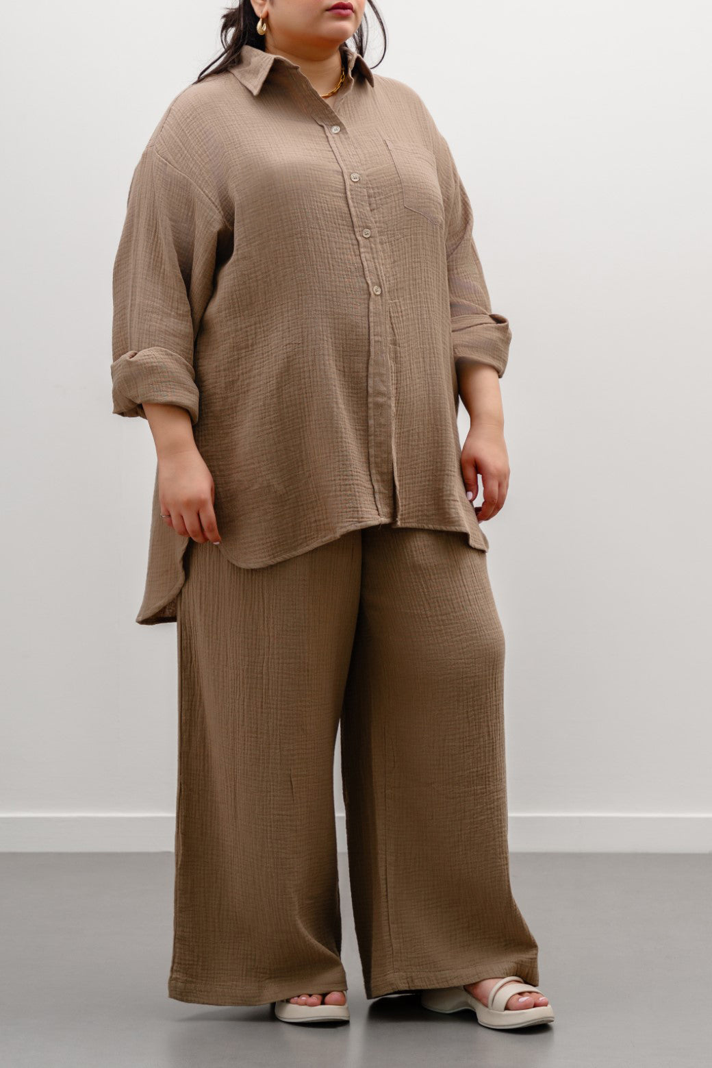 TAUPE CURVE MUSLIN SHIRT