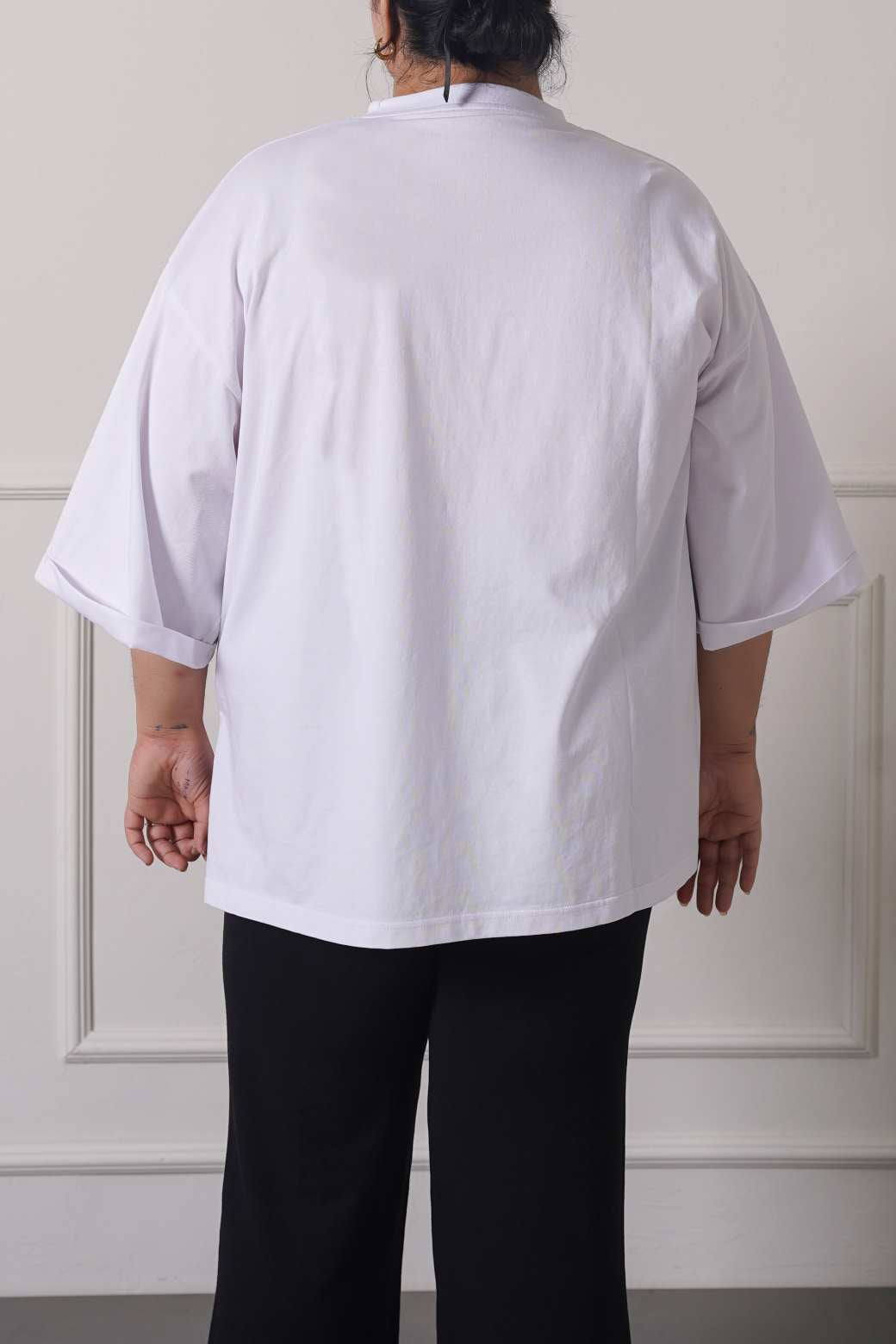 WHITE CURVE DROPT SHIRT