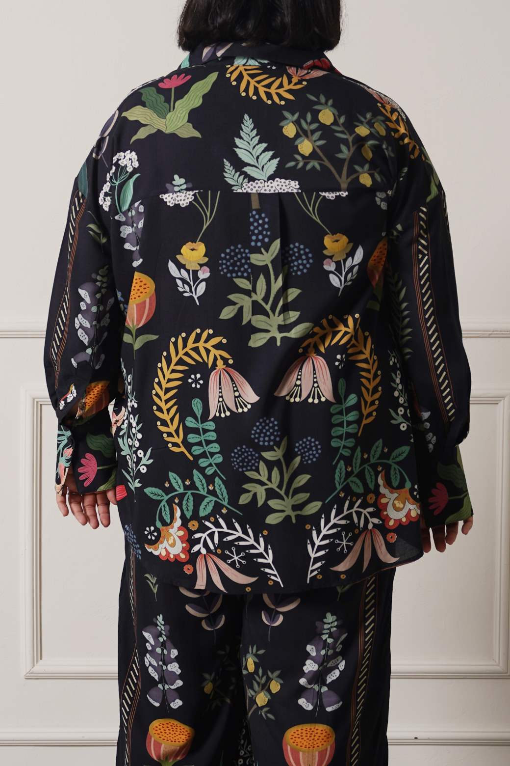 BLACK WHIMSICAL FLORAL SHIRT