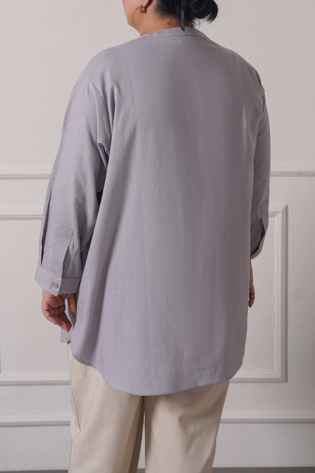 ICE BLUE CURVE LINEN PLEATED BLOUSE