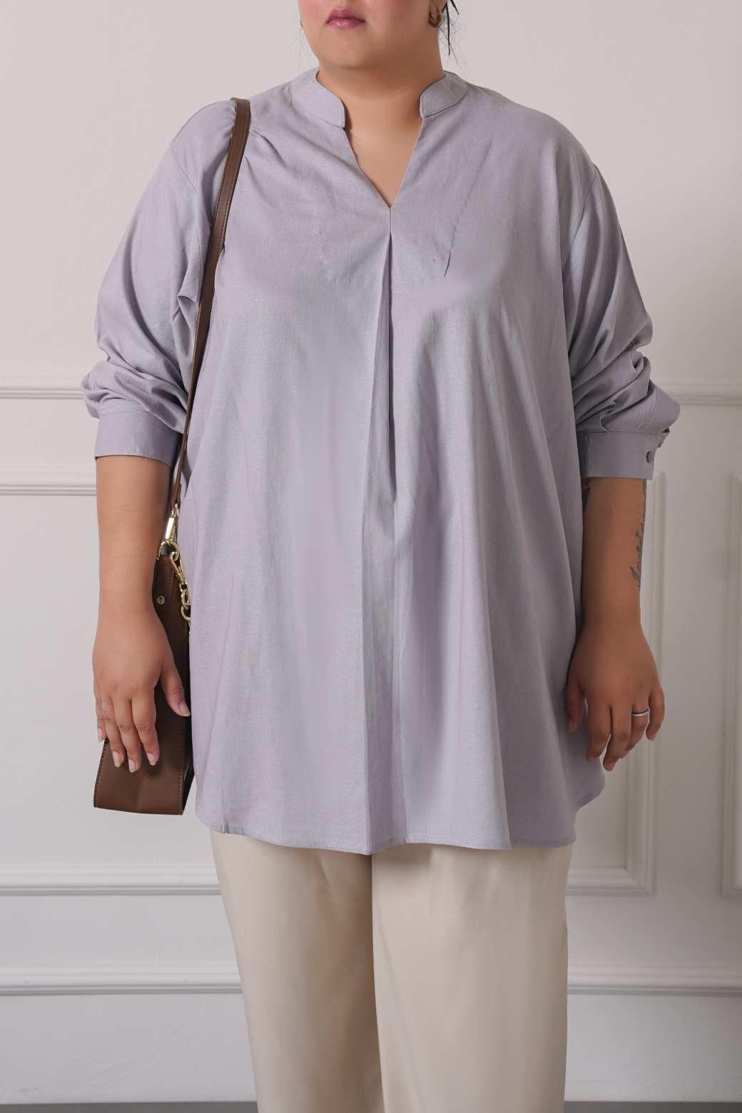 ICE BLUE CURVE LINEN PLEATED BLOUSE
