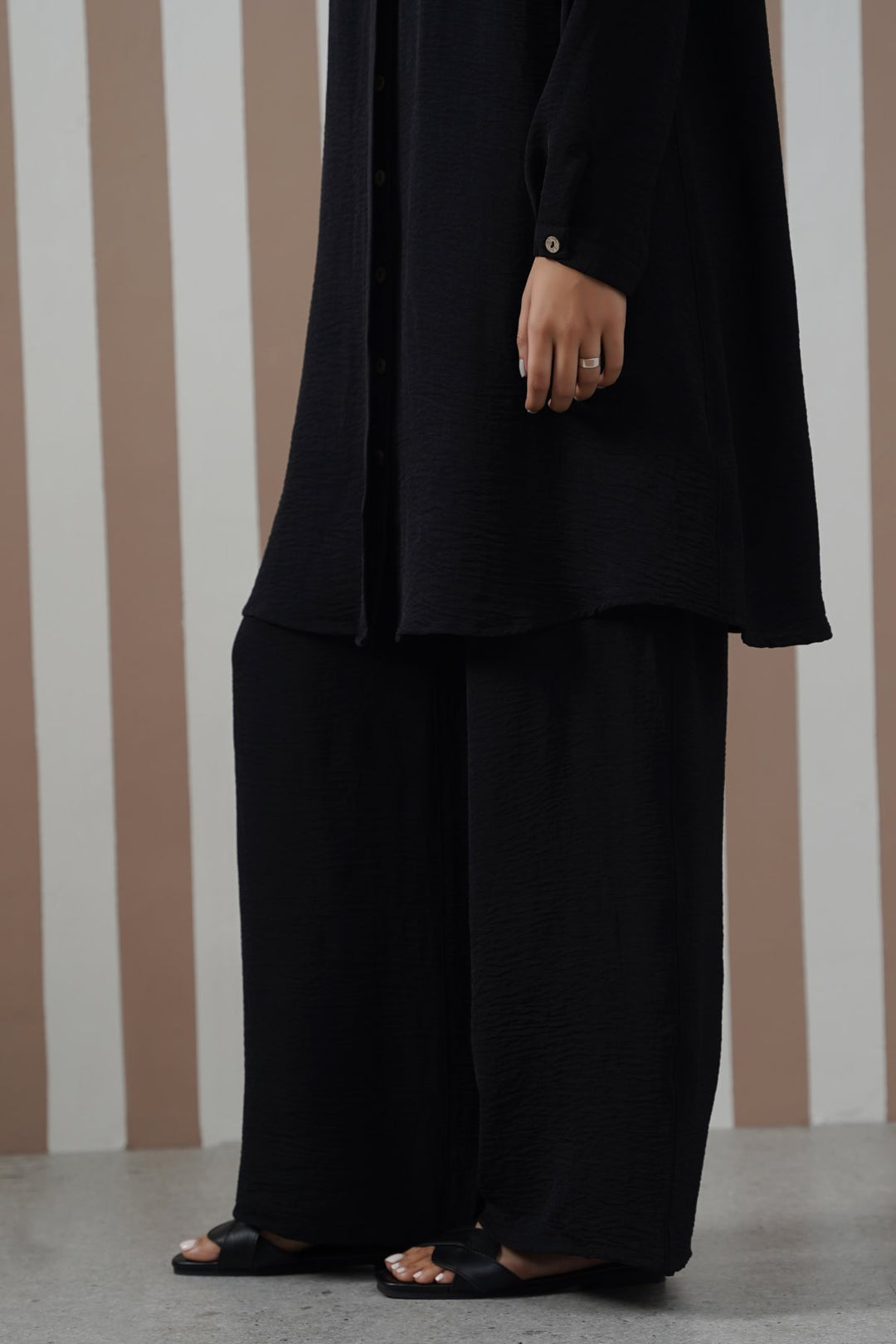 SLINKY WIDE LEG PANTS