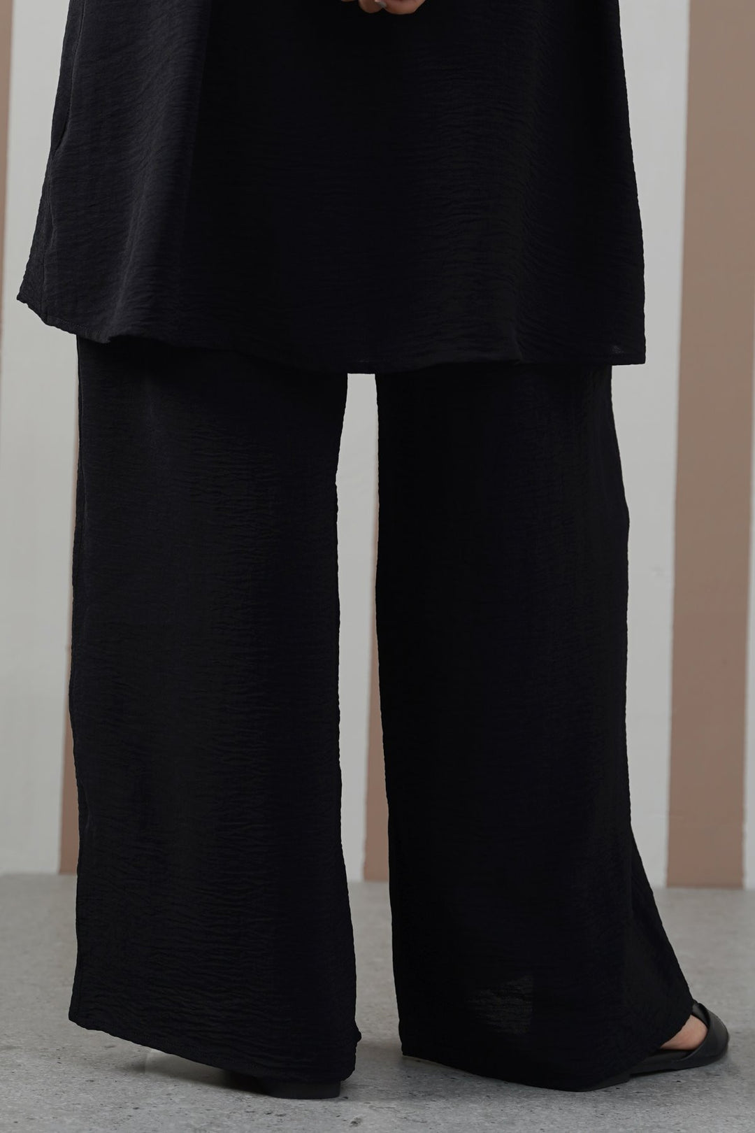 SLINKY WIDE LEG PANTS