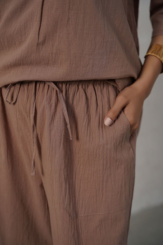 BROWN FEATHER COTTON PANTS