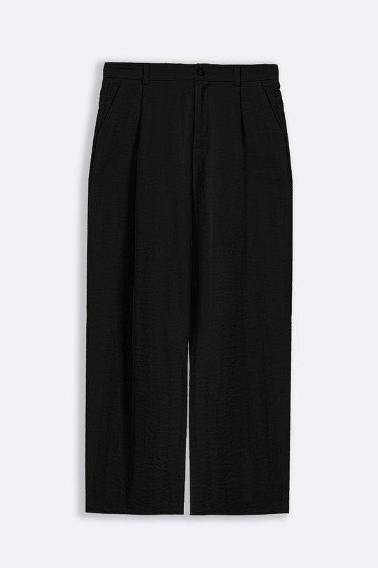 BLACK ESSENTIAL PLEATED PANTS