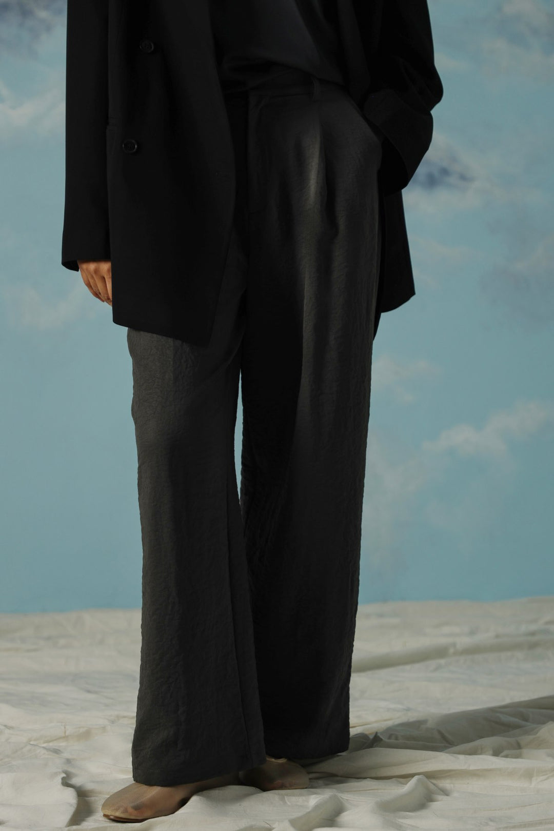 DARK GREY ESSENTIAL PLEATED PANTS