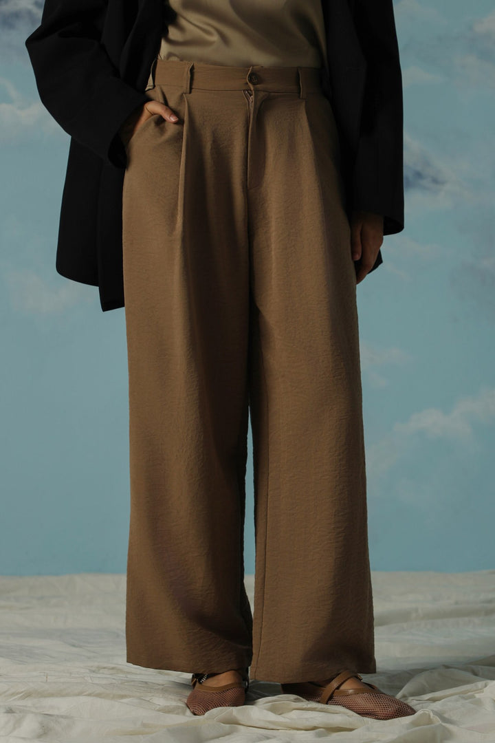 TAUPE ESSENTIAL PLEATED PANTS