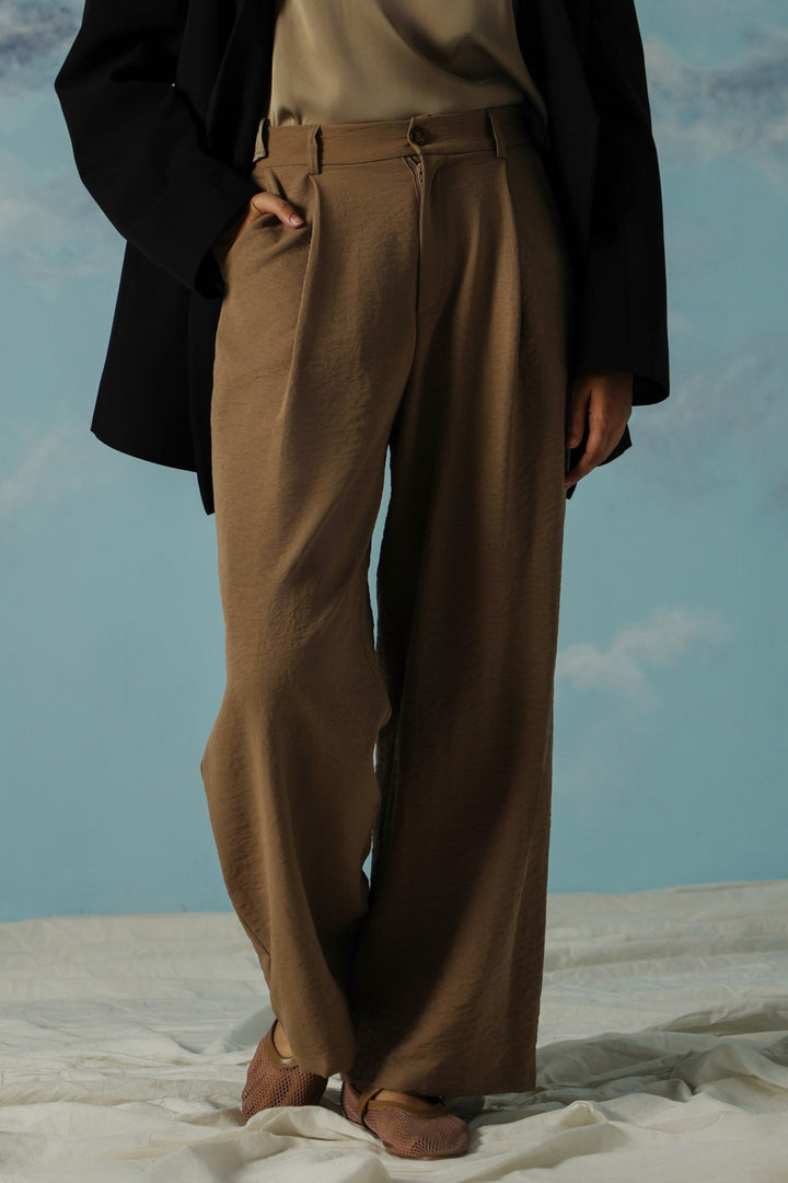 TAUPE ESSENTIAL PLEATED PANTS