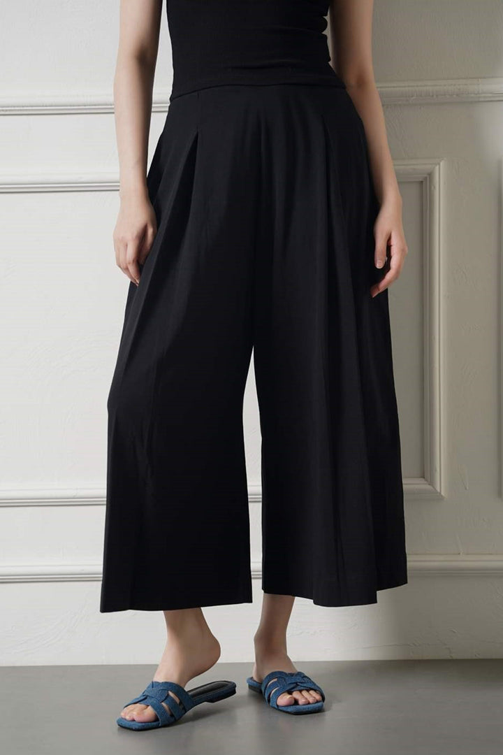 BLACK CROPPED WIDE LEG PANTS