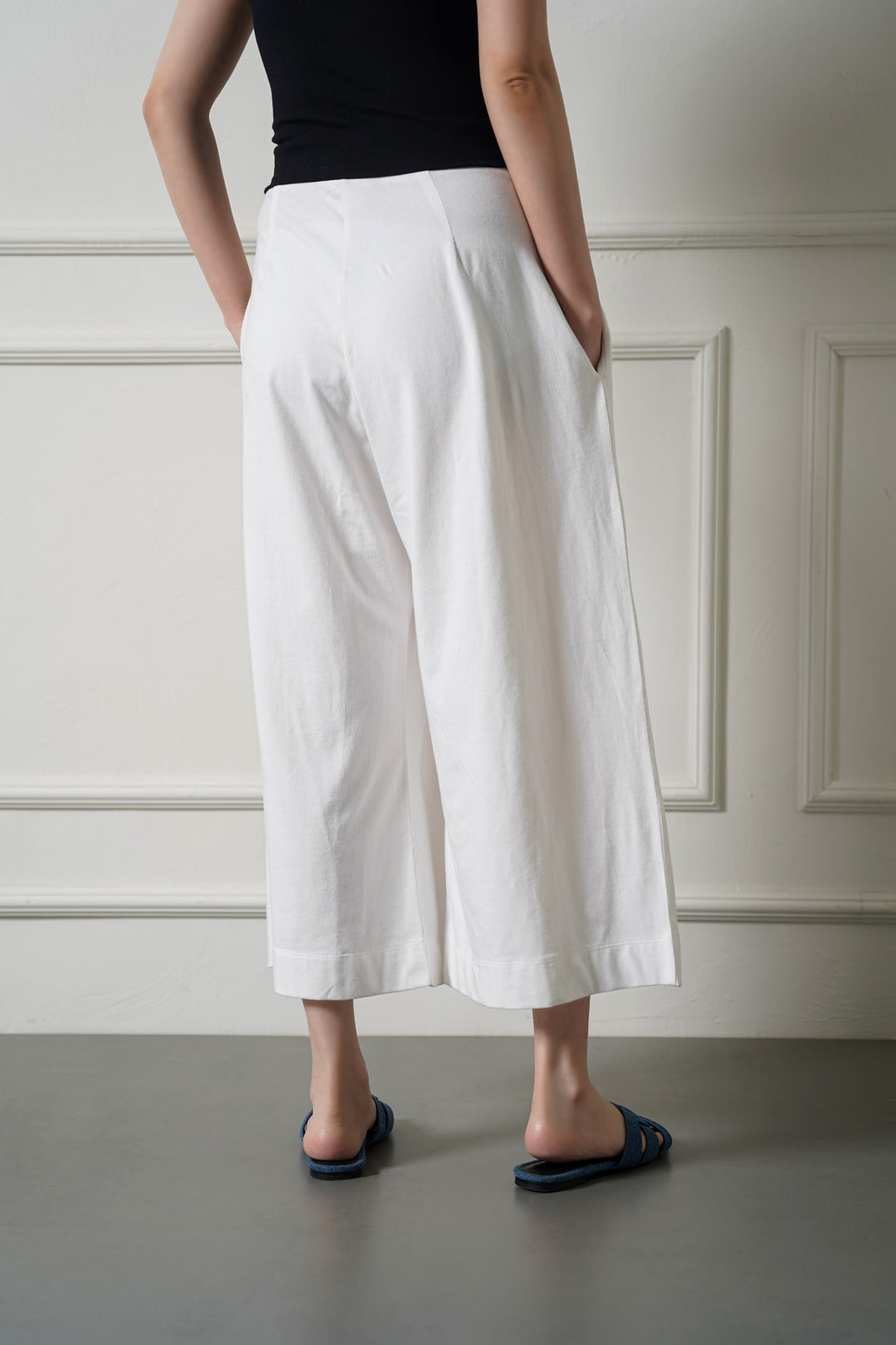 WHITE CROPPED WIDE LEG PANTS