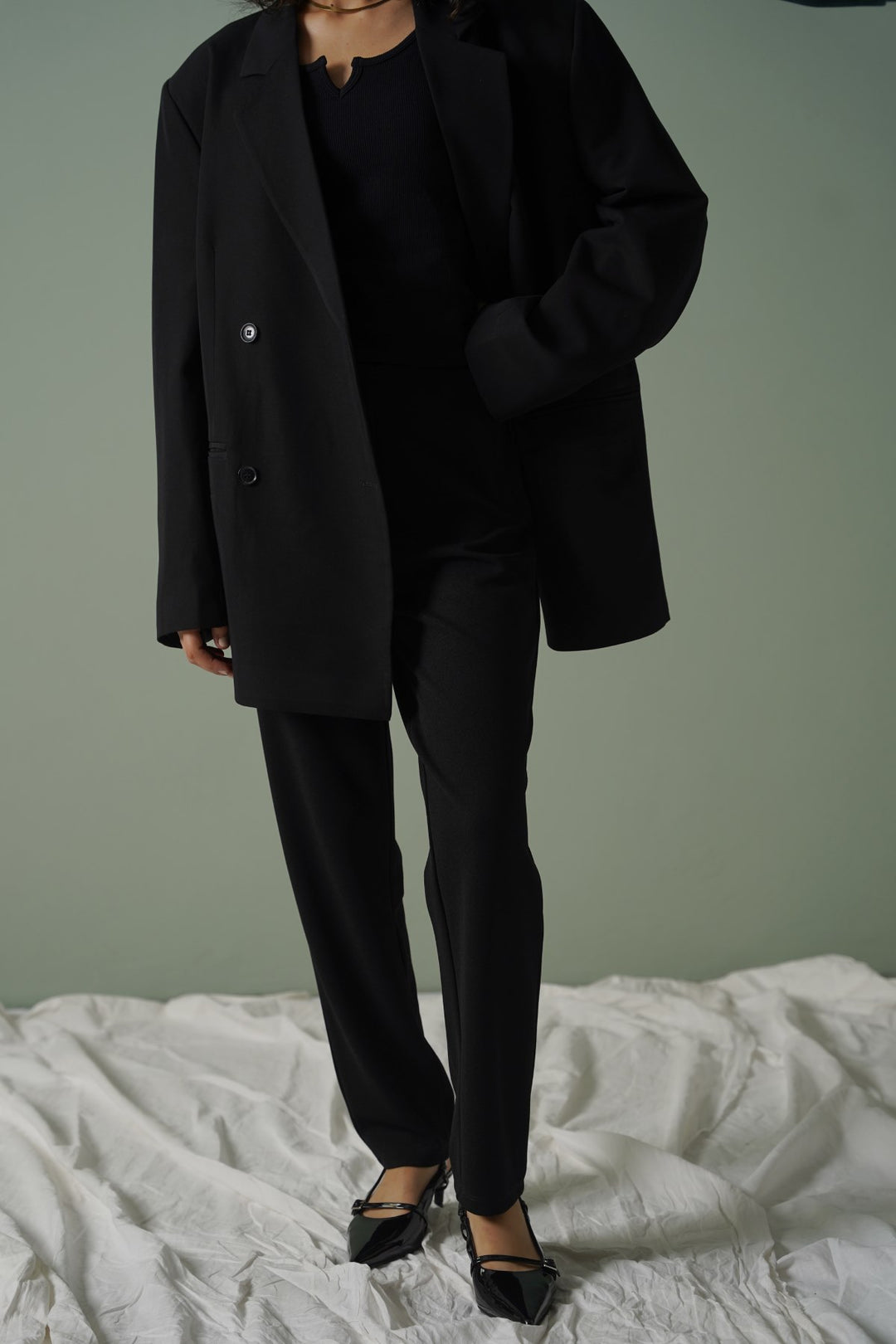 BLACK STRETCHY TAPERED PANTS